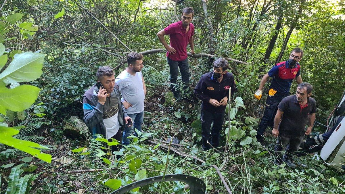 Zonguldak'ta virajı alamayan kamyonet kaza yaptı