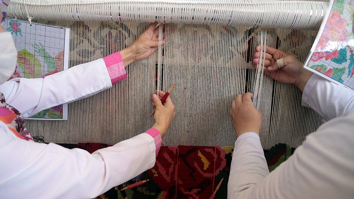 Erzurum'da asırlık Bardız kilimi, eski motifleriyle yeniden dokunuyor