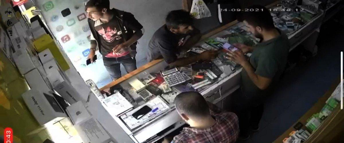 Gaziantep’te cep telefonu hırsızlığı kamerada