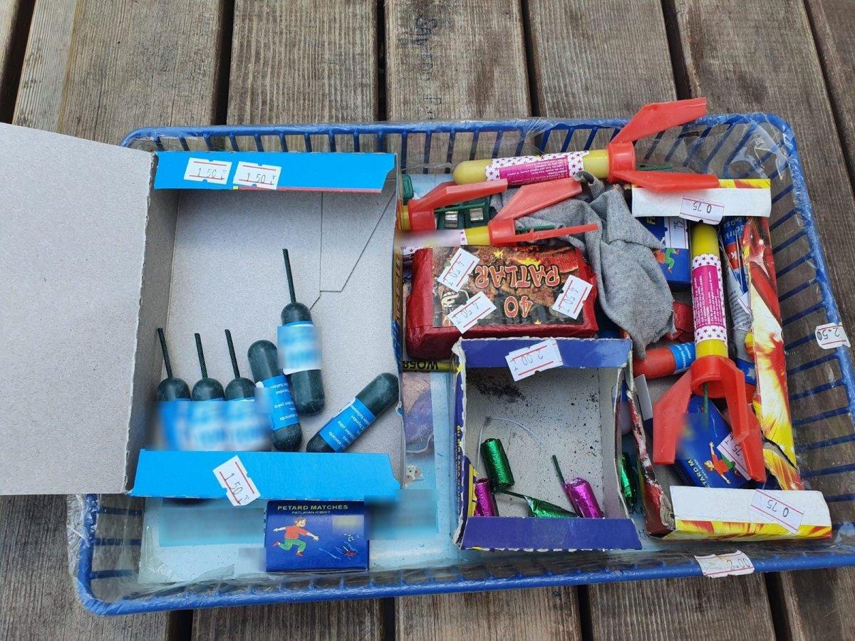 Kağıthane'de öğrencilere torpil atan çocuk