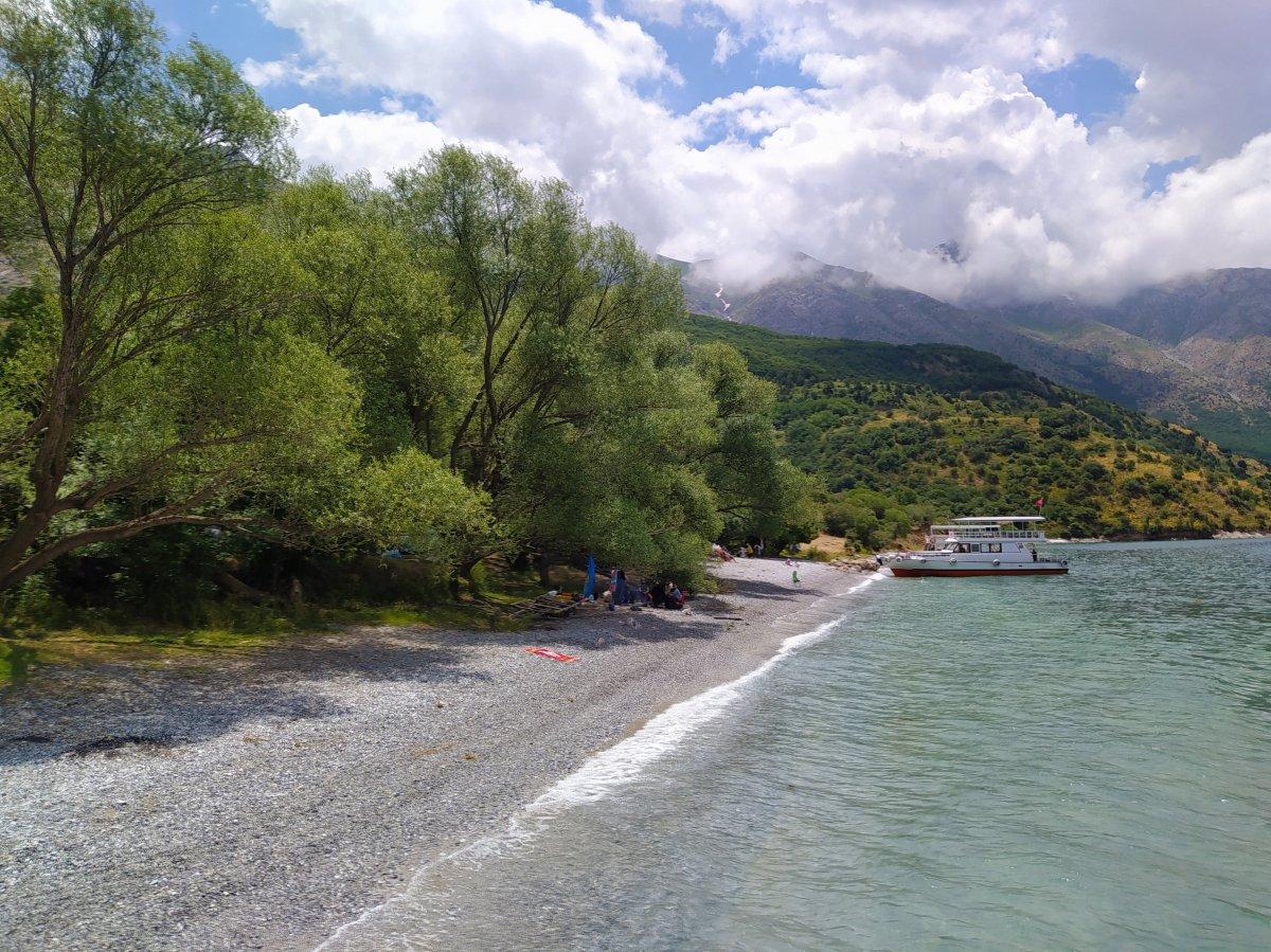 Van Gölü'nden hazırlanan sprey, koronavirüsün yayılmasına engel oluyor