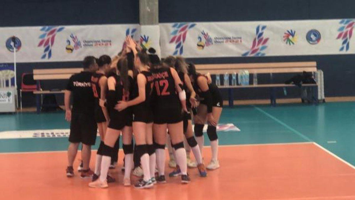İşitme engelli kadın voleybol takımı, Dünya Şampiyonası'nda yarı finalde