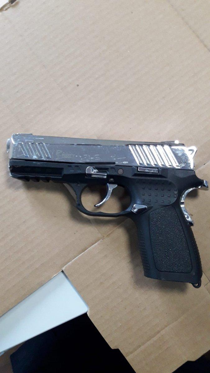 İstanbul'da genç kız, kendisini rahatsız eden adamı vurdu