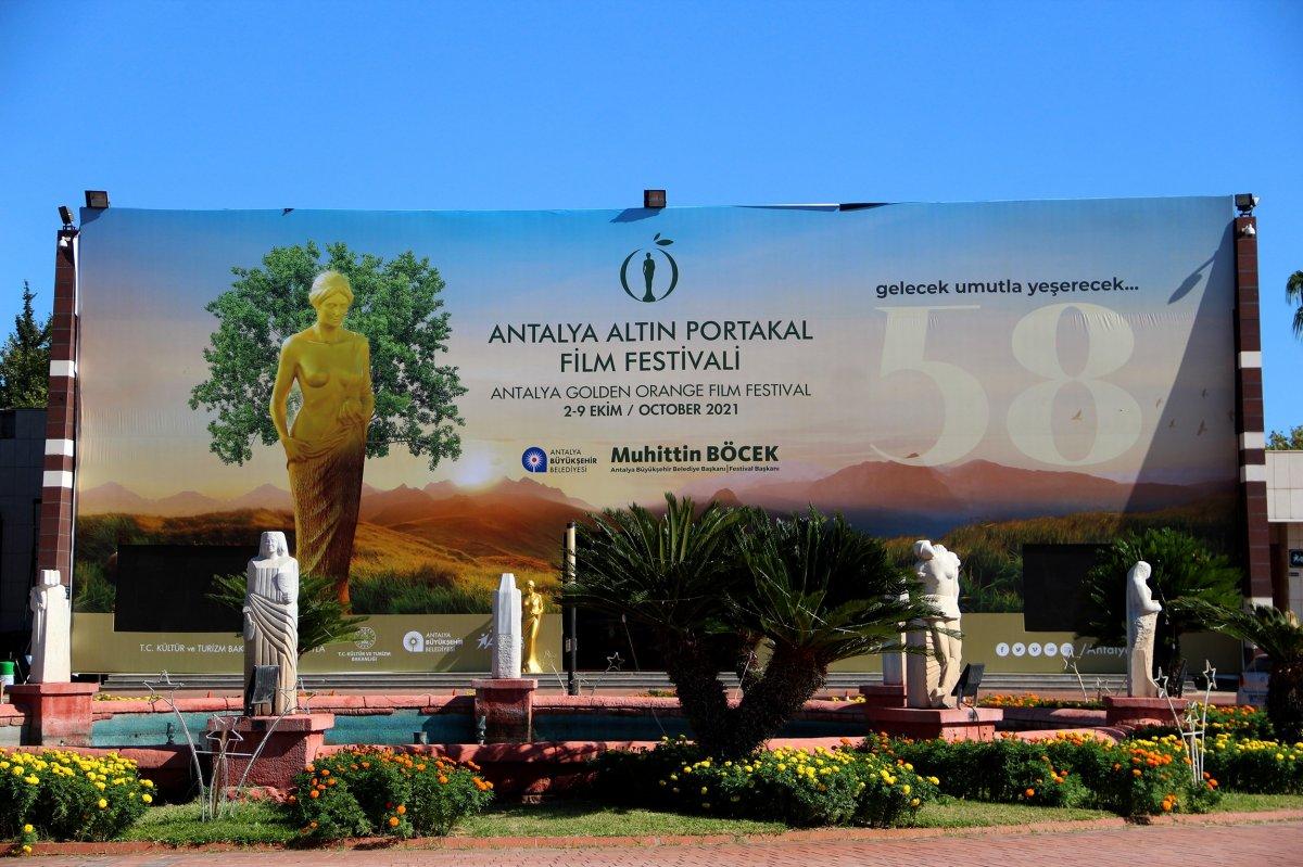 Antalya'daki Altın Portakal Film Festivali için 58 heykel dikildi