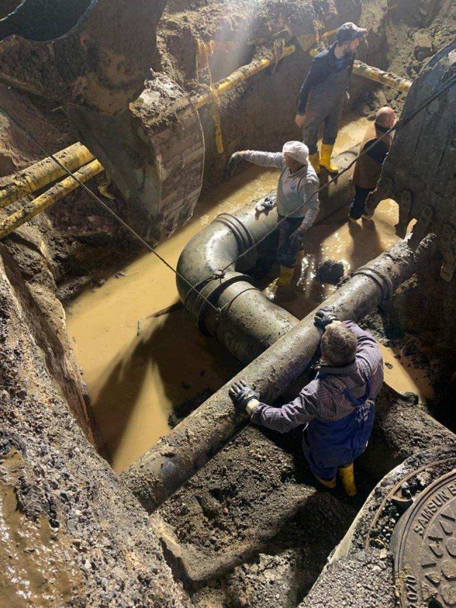 Samsun’da 600’lük boru yerinden oynadı, kara yolunu su bastı