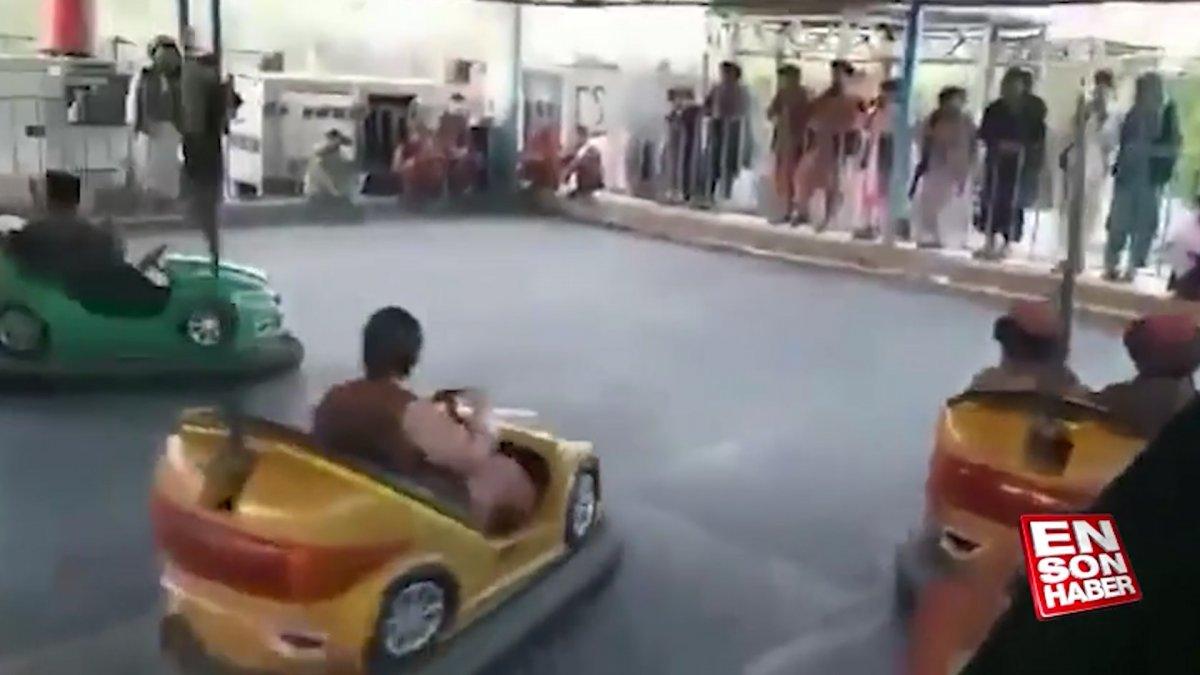 Taliban üyeleri, lunaparklarda eğlenmeye devam ediyor