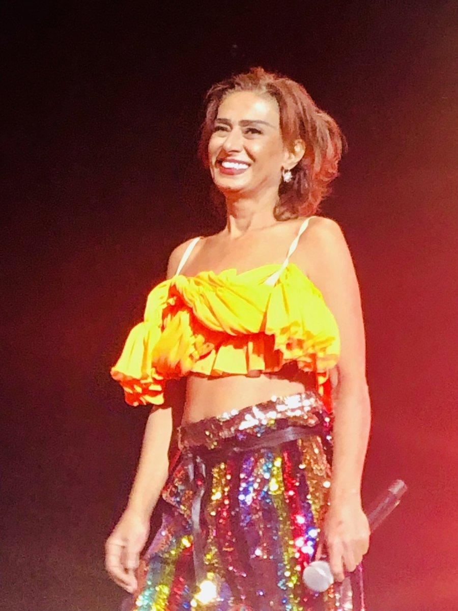 Yıldız Tilbe, kıyafetinin azizliğine uğradı