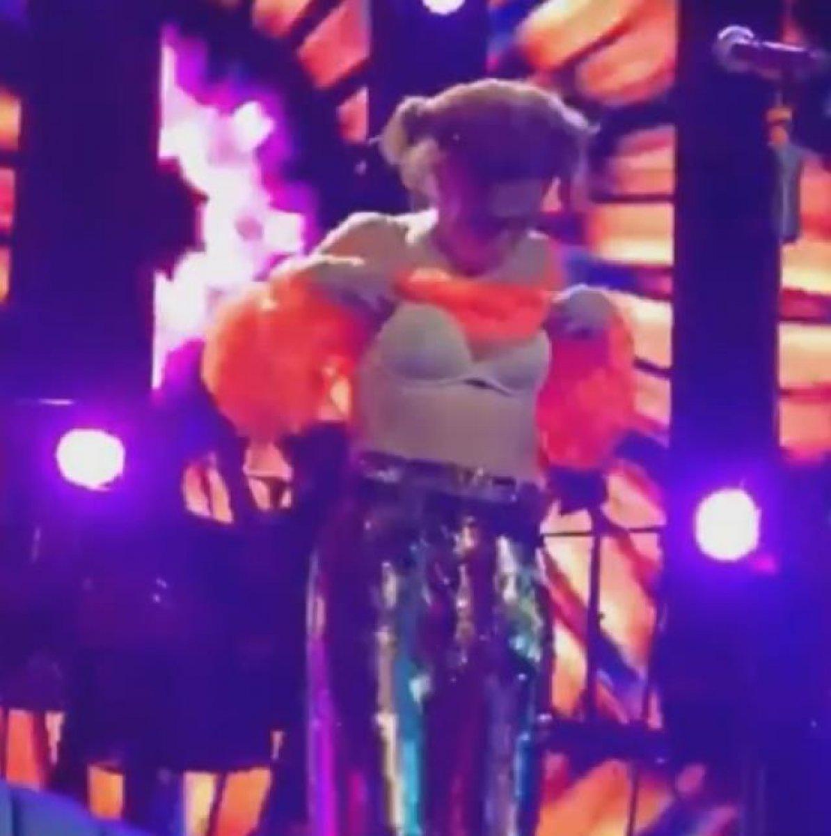 Yıldız Tilbe, kıyafetinin azizliğine uğradı