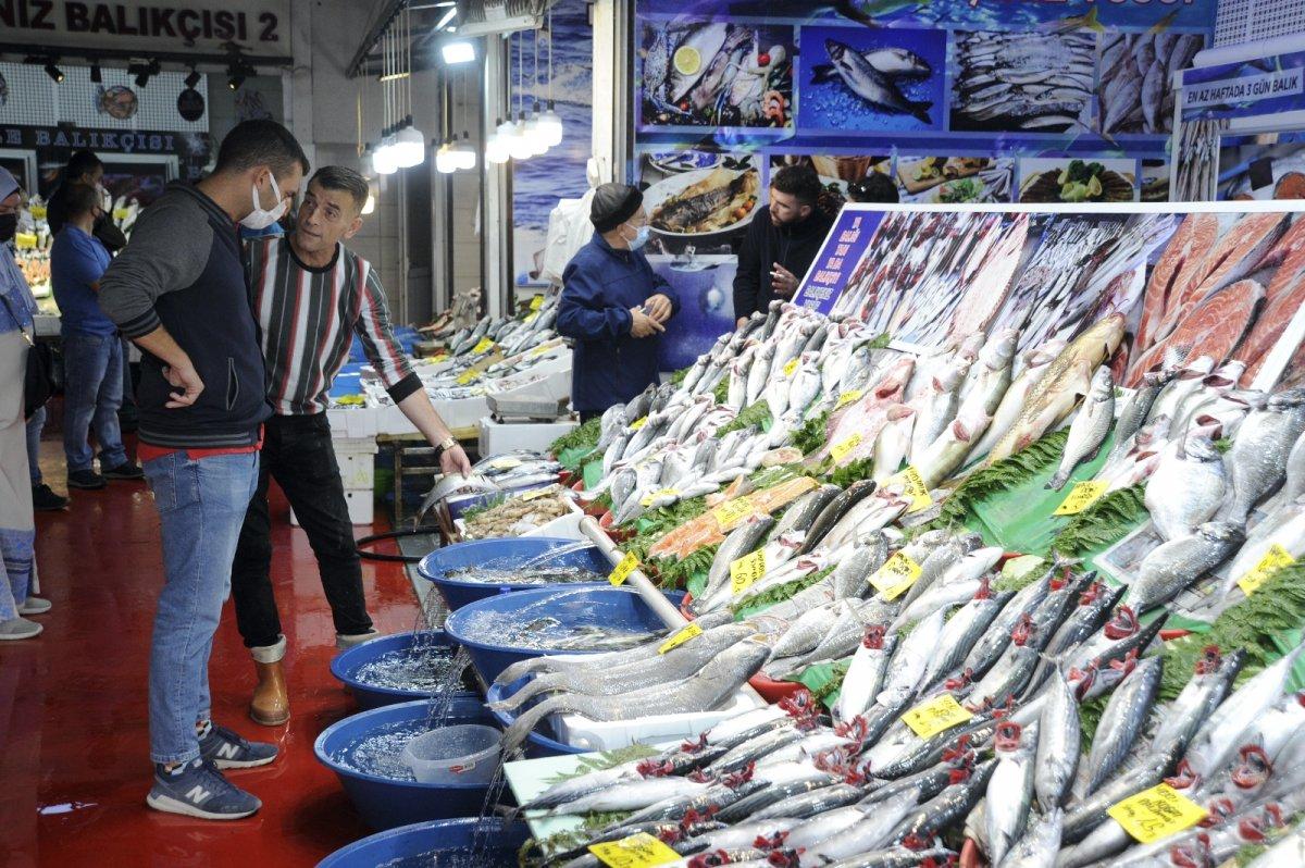 İstanbul'da hamsi fiyatı düşmüyor