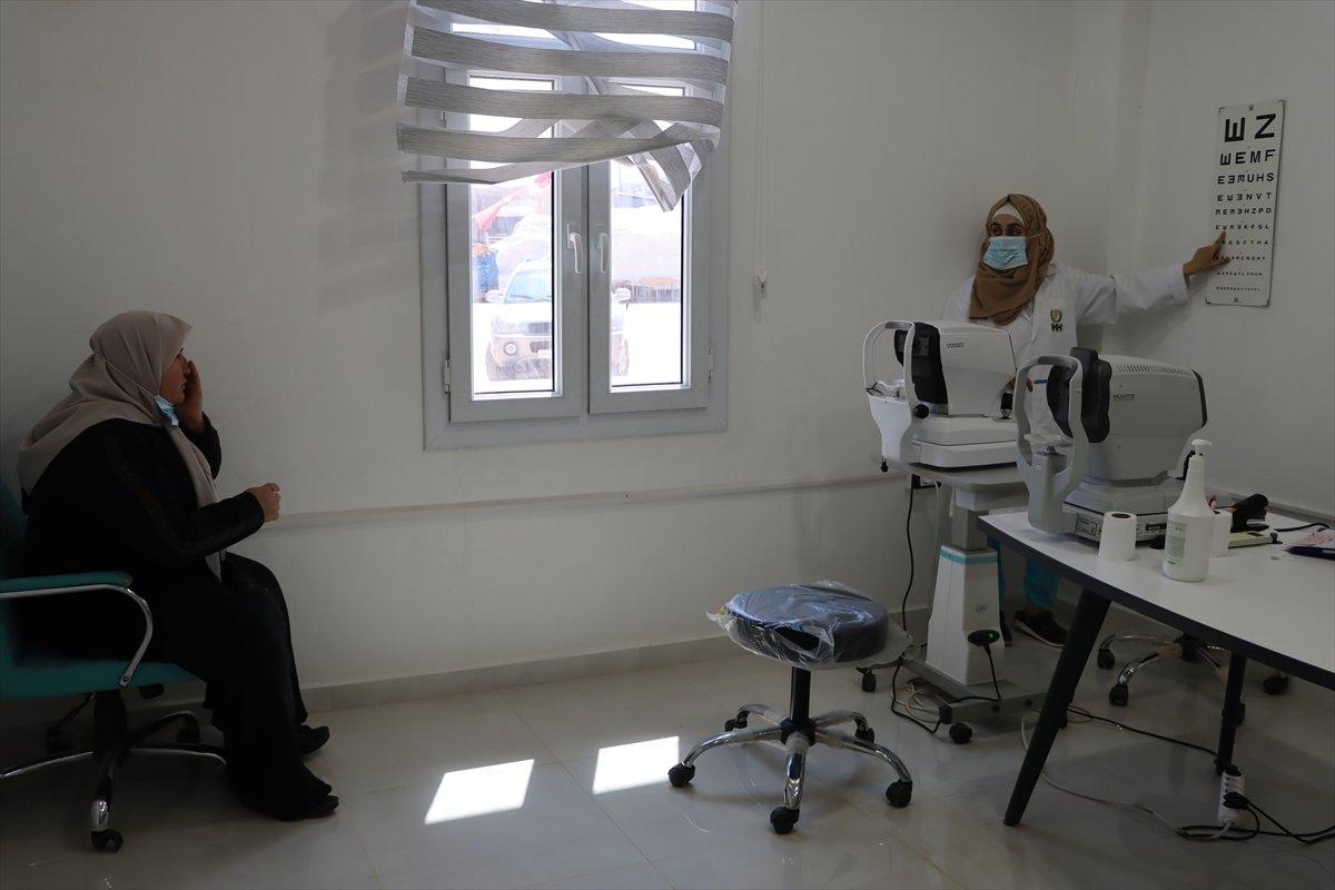 İdlib'de açılan Göz Sağlığı Merkezi'nde tedaviler sürüyor