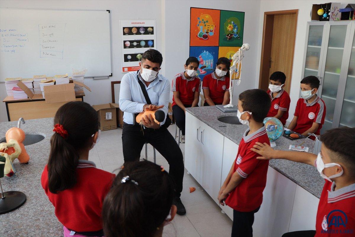 Siirt'te dili boğazına kaçan öğrenciyi, öğretmeni kurtardı