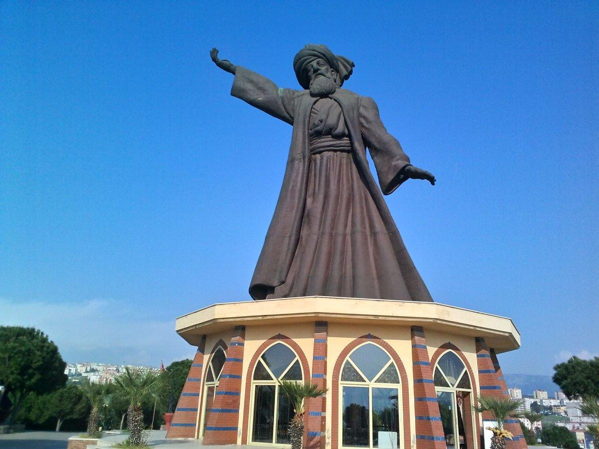 Mevlânâ Celâleddîn-i Rûmî 814 yaşında