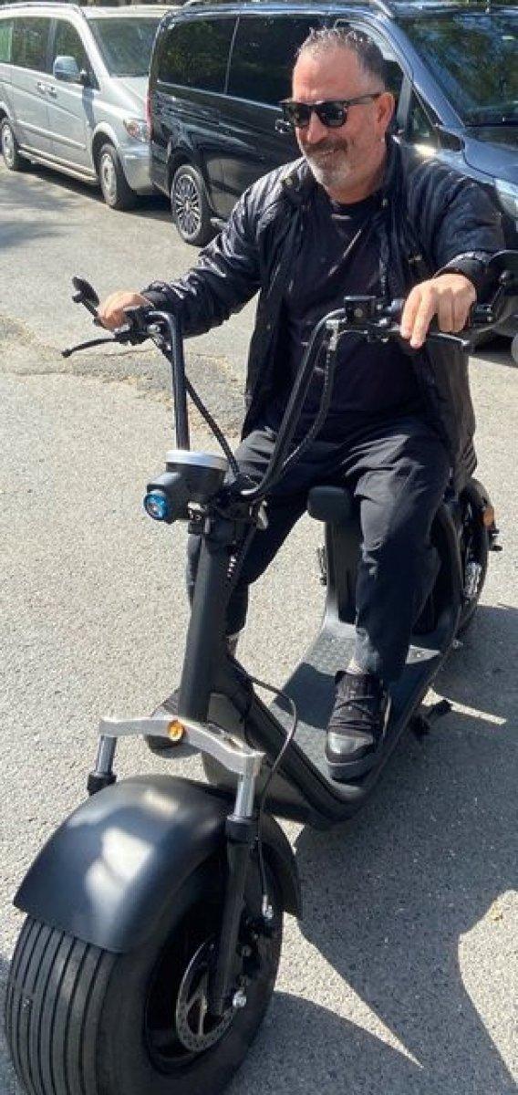 Cem Yılmaz'ın keyfi yerinde