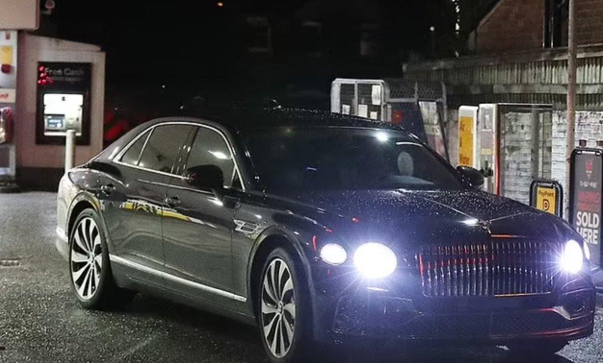 Cristiano Ronaldo İngiltere'de benzin kuyruğunda