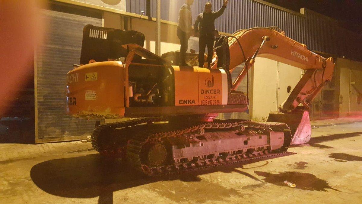 Kayseri'de işten çıkarılan şahıs, iş makinesi ve iş yerinin güvenlik kulübesini yaktı