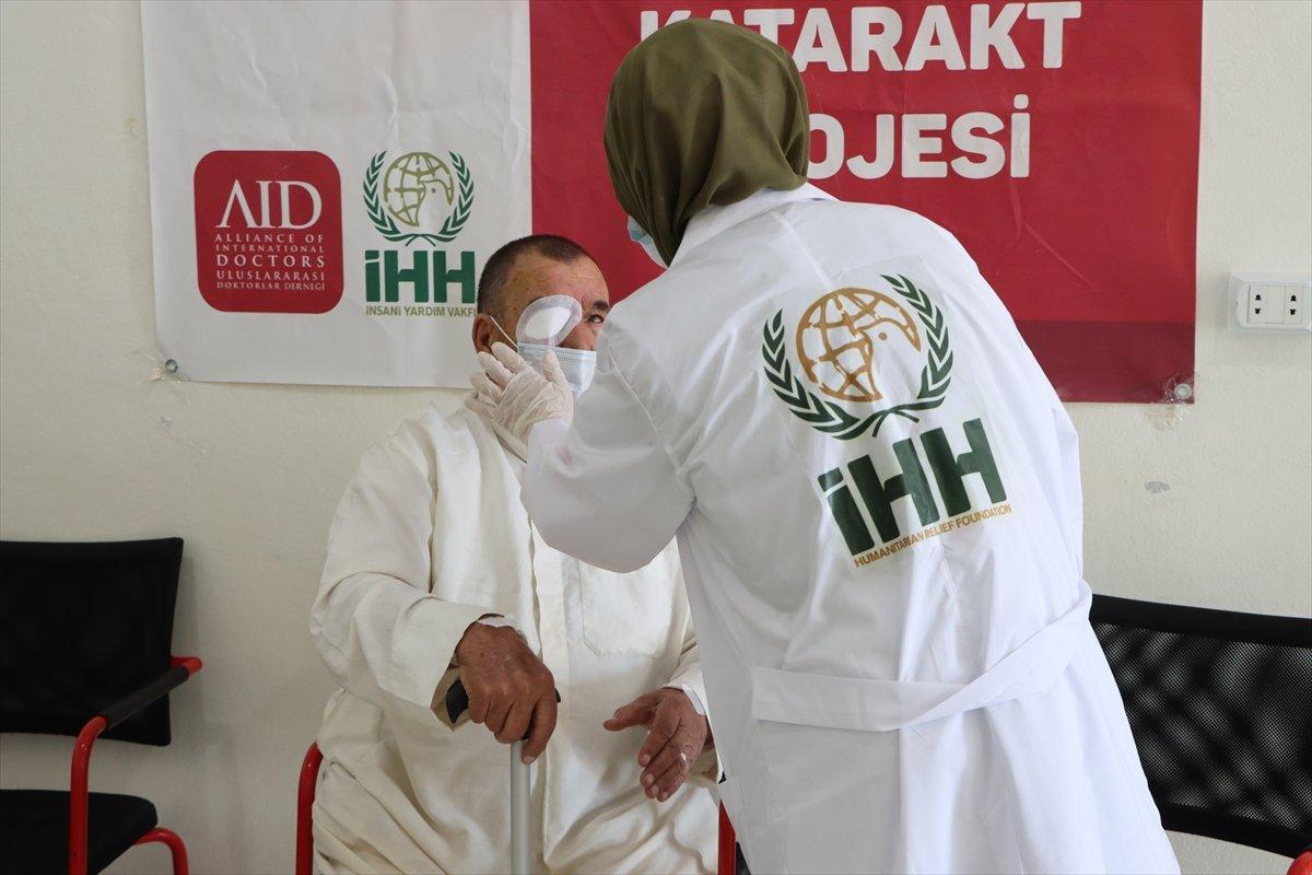 İdlib'de açılan Göz Sağlığı Merkezi'nde tedaviler sürüyor