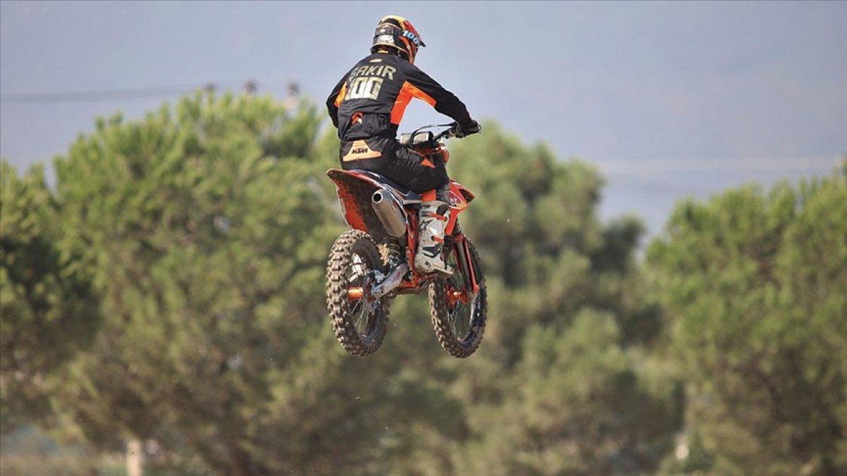 Milli motosiklet sporcusu Şakir Şenkalaycı, geleceğin şampiyonlarını yetiştiriyor