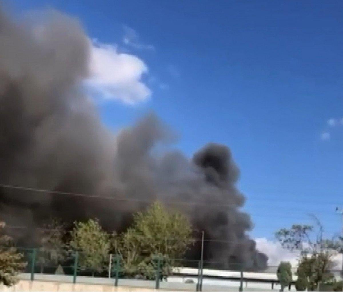 Tuzla'da fabrikada yangın meydana geldi