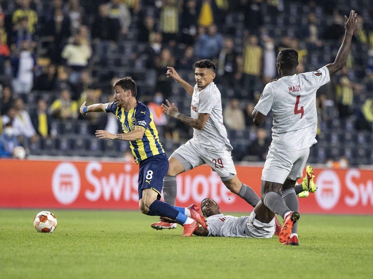 Fenerbahçe Olympiakos'a 3 golle mağlup oldu