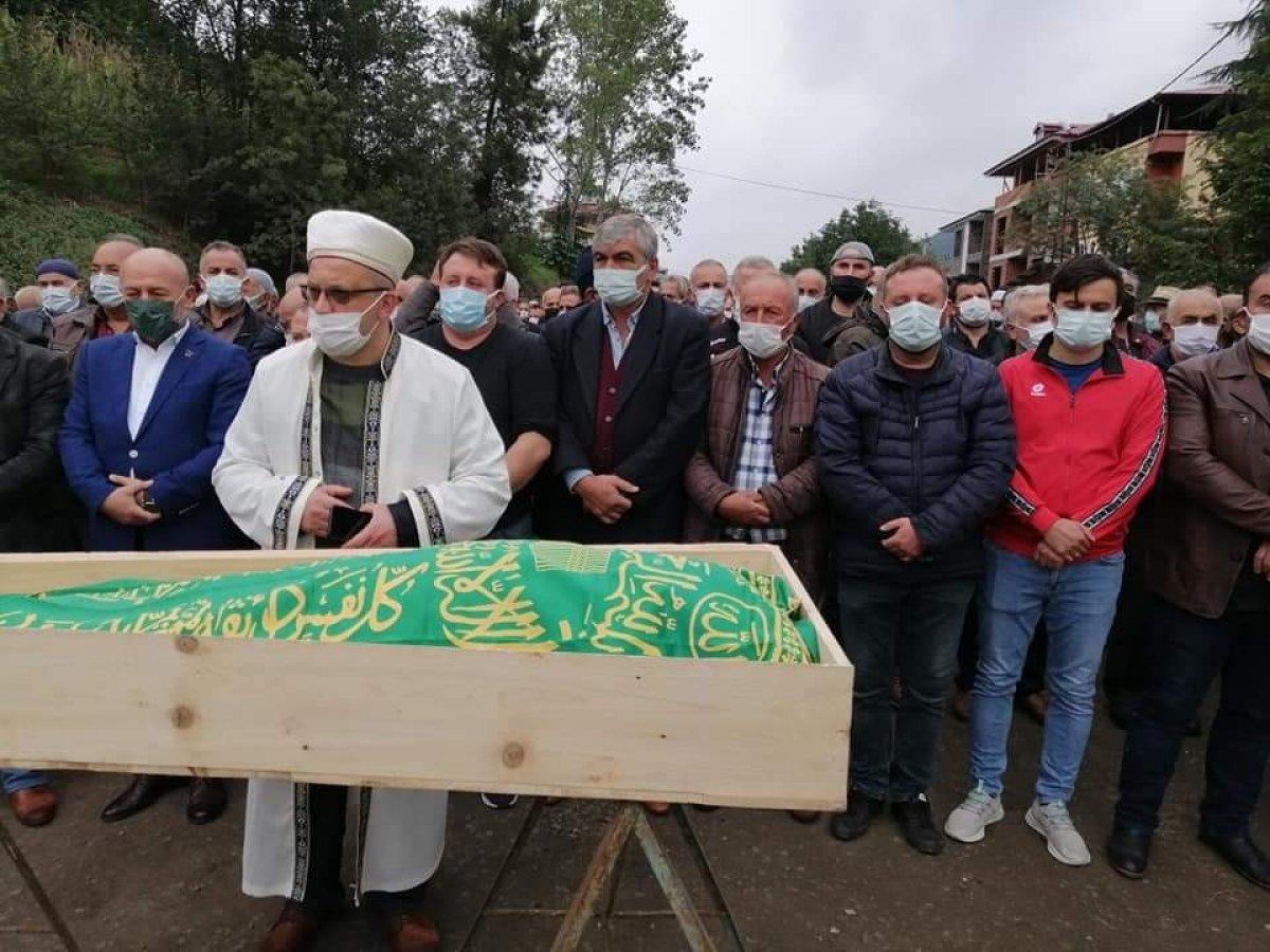 Yoğun bakımda Trabzonspor maçını soran yaşlı adam yaşamını yitirdi