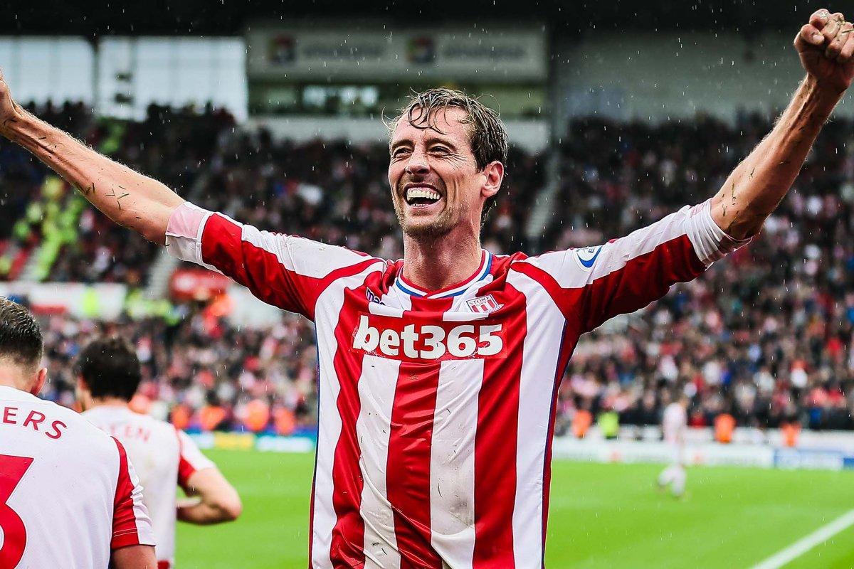 Peter Crouch, Havertz'i kötülerken Mesut'u örnek gösterdi