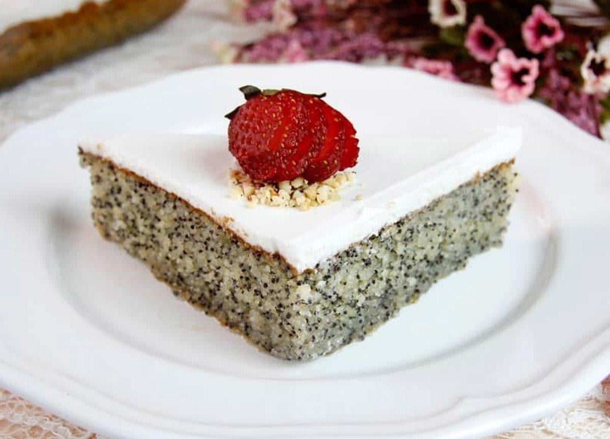 Şerbetli tatlıların en sevileni: Mavi haşhaşlı revani tarifi