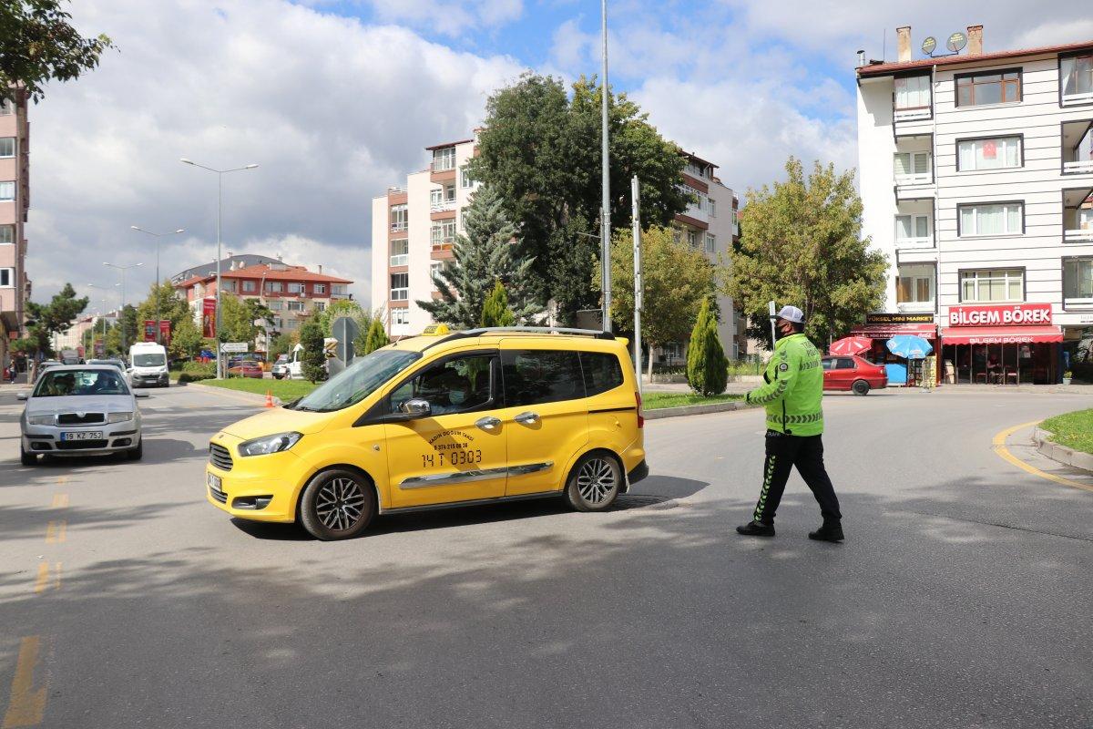 Bolu’da trafik ekipleri, taksimetre açmayan sürücülere ceza kesti