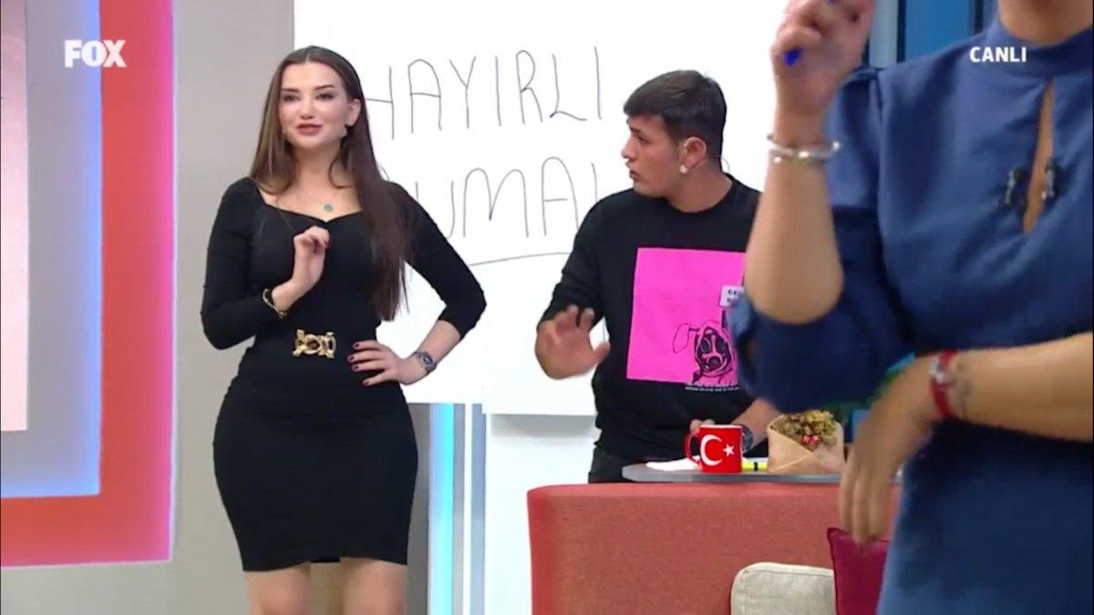 Canlı yayında karısının olduğunu iddia ettiği cinsel içerikli videoyu izletti