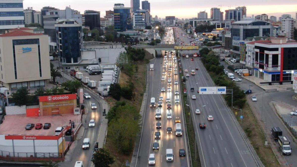 İstanbul'da haftanın son iş günü trafik yüzde 70'e yaklaştı