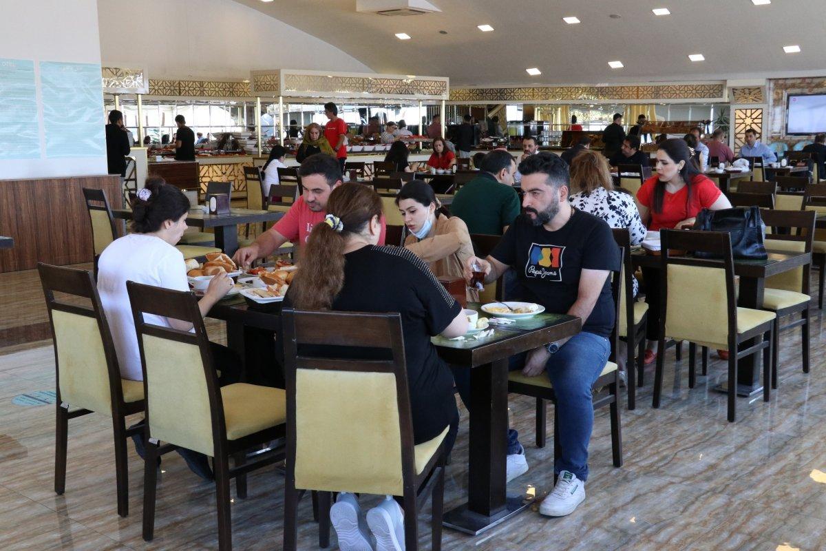 İranlıların Van’a gelişi esnafın yüzünü güldürdü