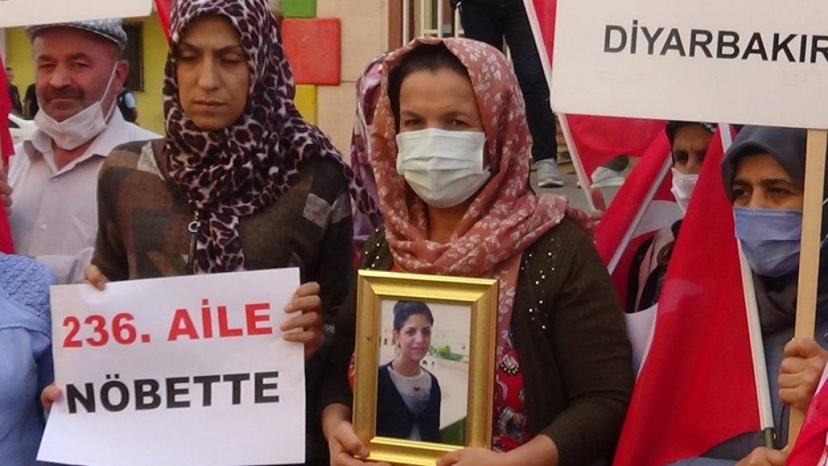 Diyarbakır annelerinin evlat nöbetine yeni bir anne daha katıldı