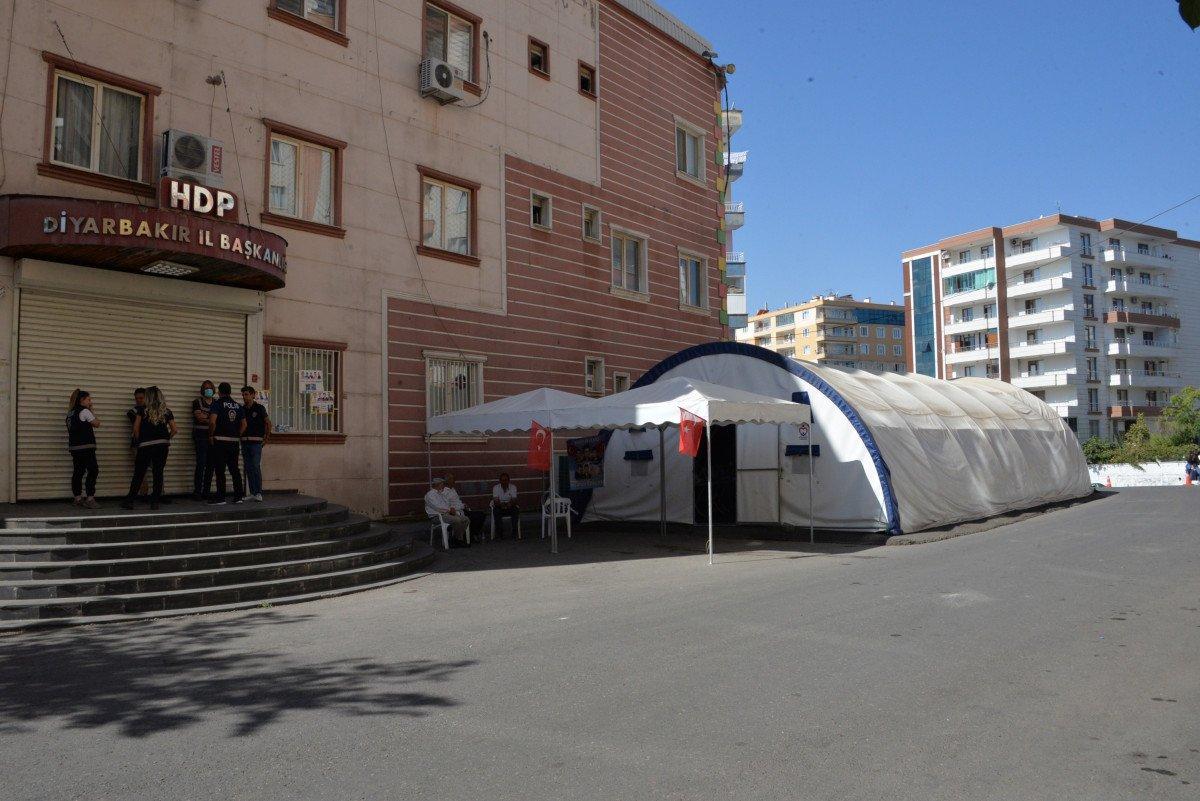 Evlat nöbetindeki baba Nurettin Ödümlü: Yaşadığını hayal ederek yaşıyorum