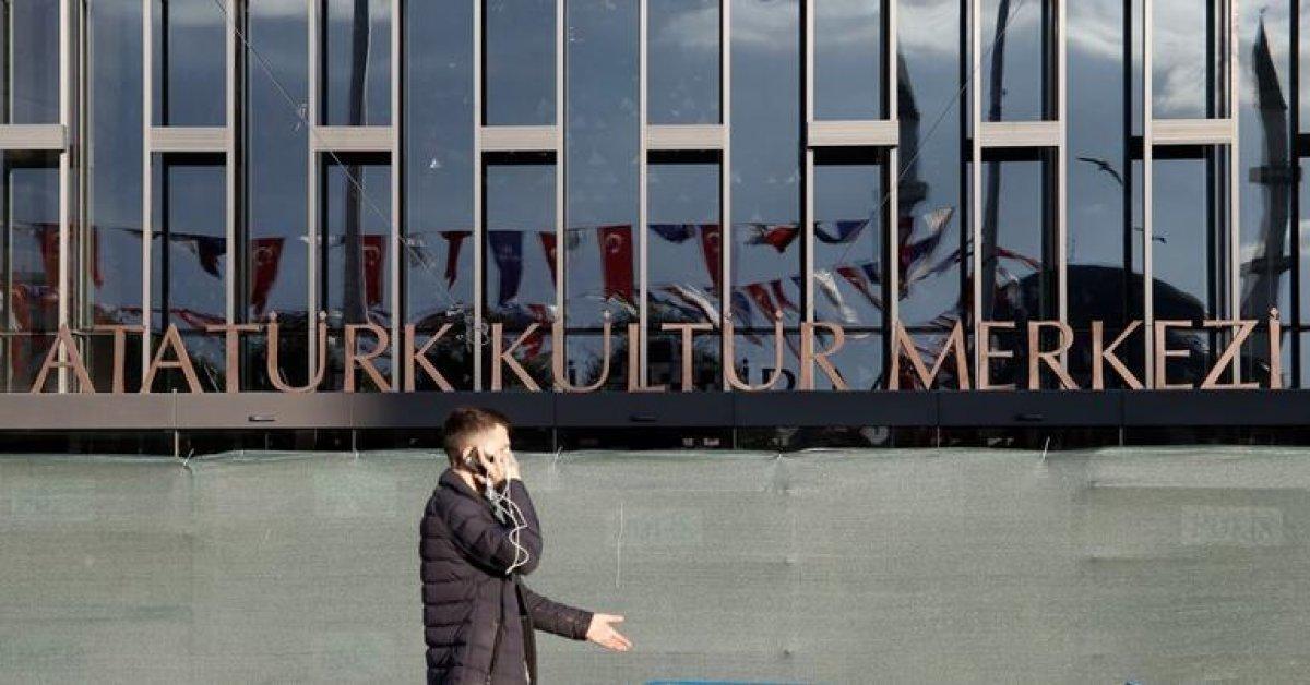 Atatürk Kültür Merkezi'nin yeni tabelası asıldı