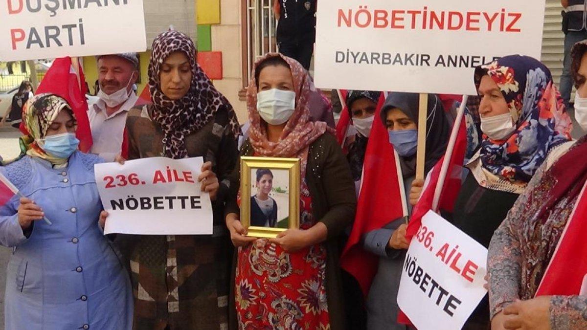 Diyarbakır annelerinin evlat nöbetine yeni bir anne daha katıldı