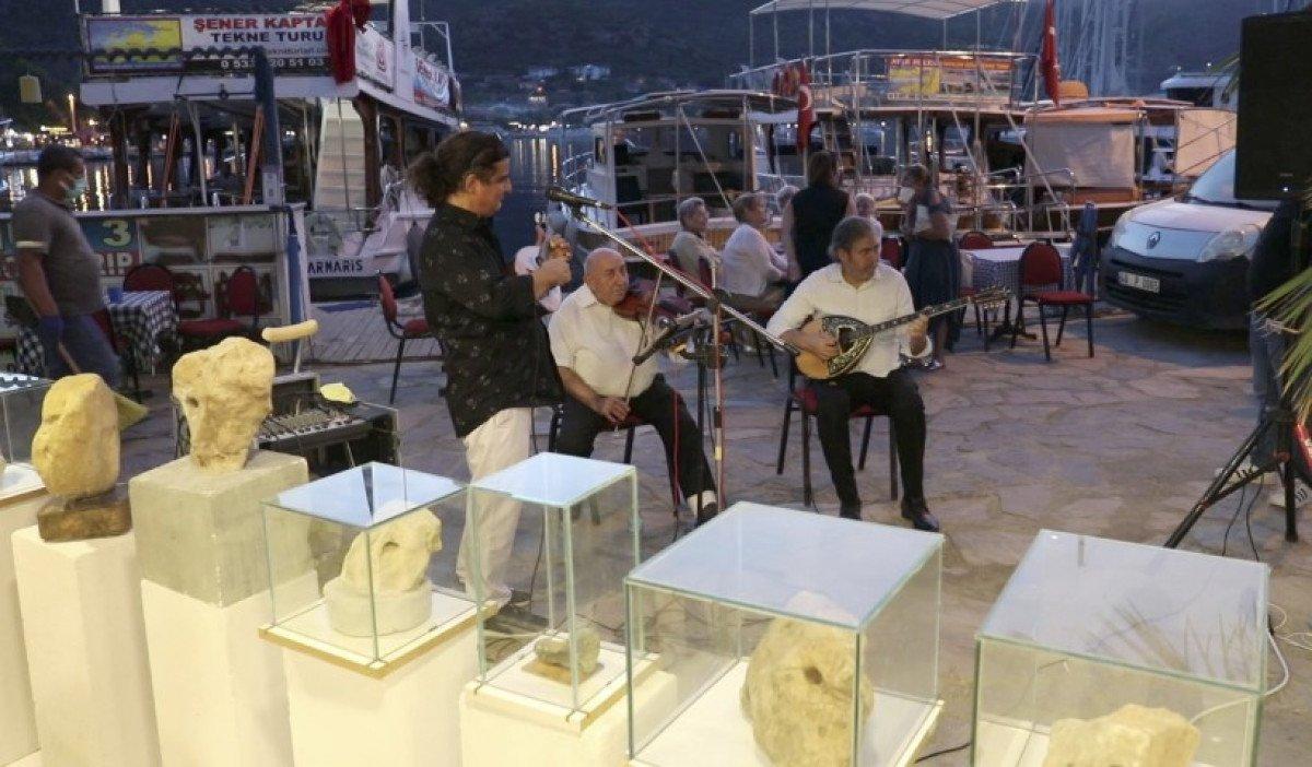 Muğlalı çoban, insana benzeyen 3'üncü taş sergisini açtı