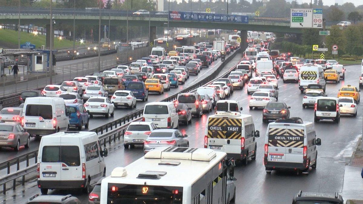İstanbul'da haftanın son iş günü trafik yüzde 70'e yaklaştı