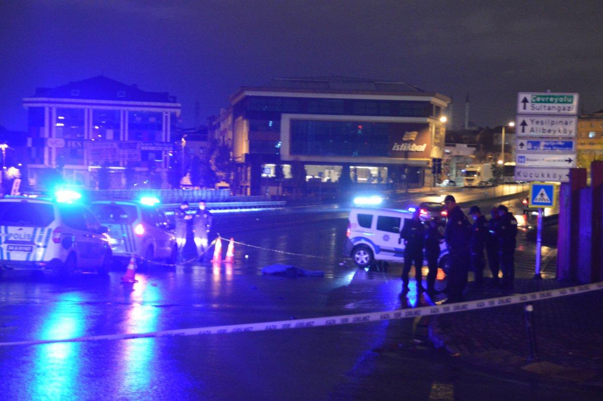 İstanbul'da karşıdan karşıya geçenlere otomobil vurdu: 3 ölü