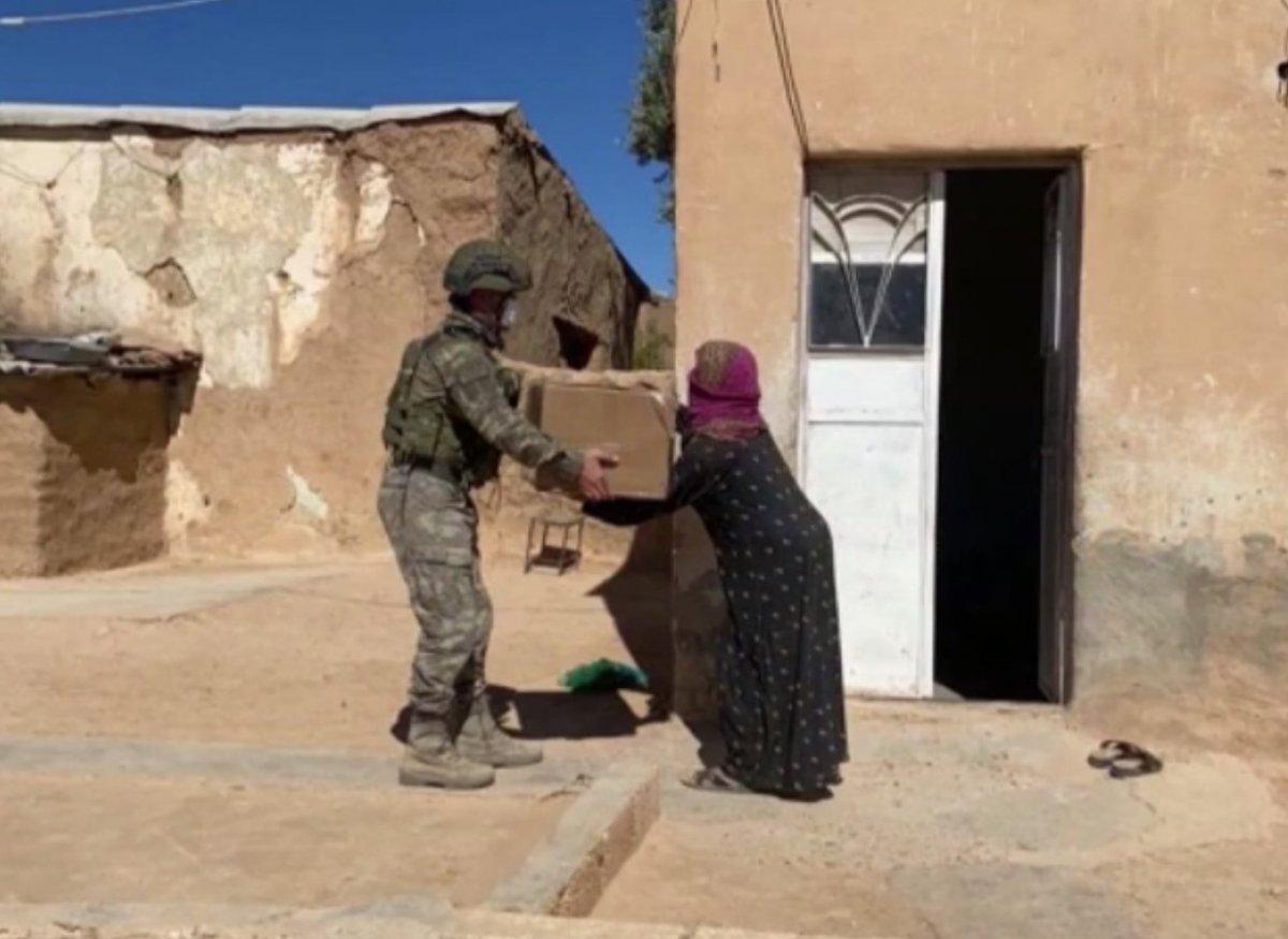 Mehmetçikten Suriye'de yardım eli