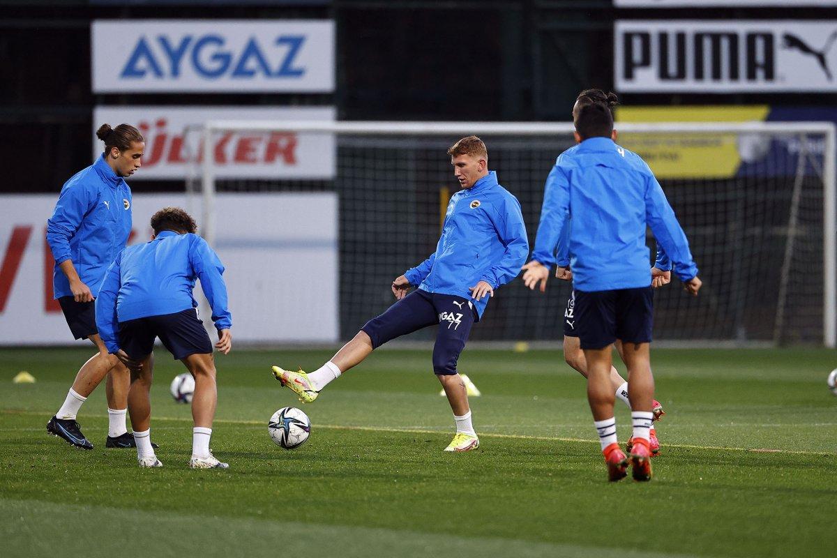 Fenerbahçe son vuruş çalışıyor