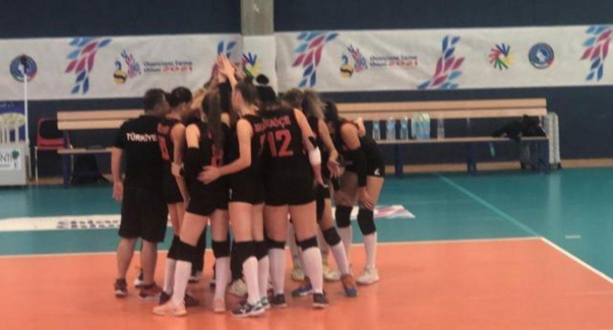 İşitme Engelliler Kadın Voleybol Milli Takımı altın madalyanın sahibi