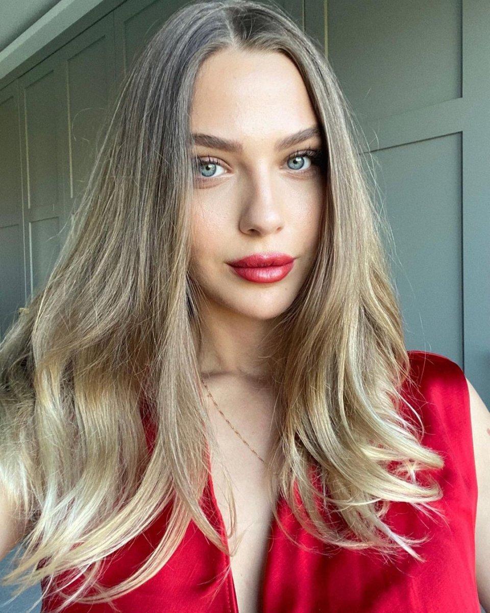 Yasemin Şefkatli bekarlığa veda etti