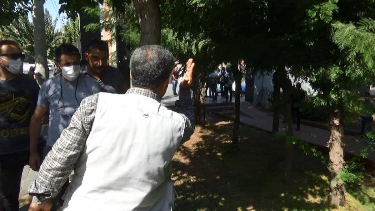 Diyarbakır'da evlat hasreti çeken aileler İHD'ye tepki gösterdi
