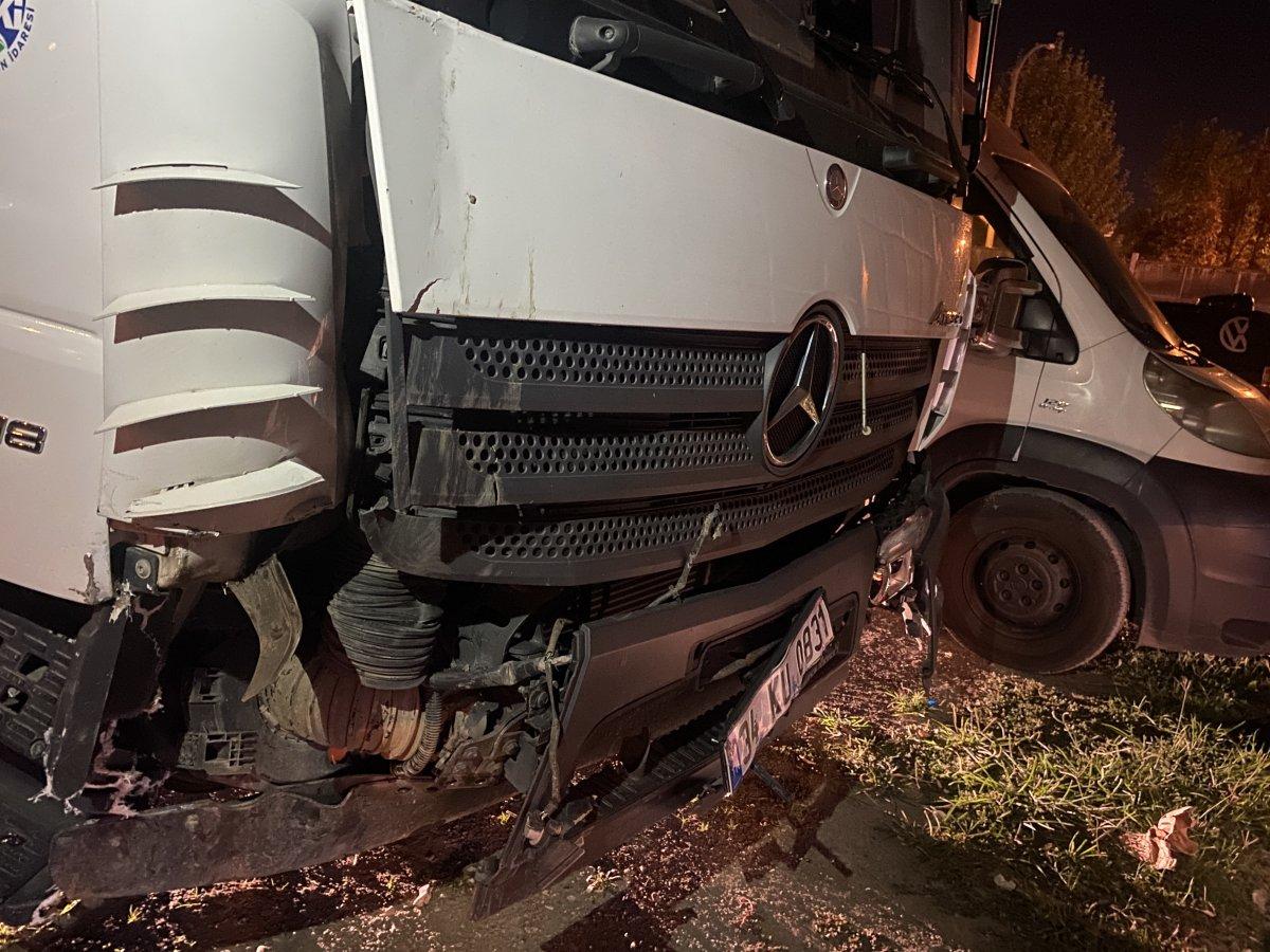 Sakarya'da alkollü iki kişi kamyonet çalarak, etrafa dehşet saçtı