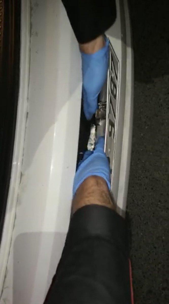 İstanbul'da aracın mıknatıslı plakalığından kokain çıktı