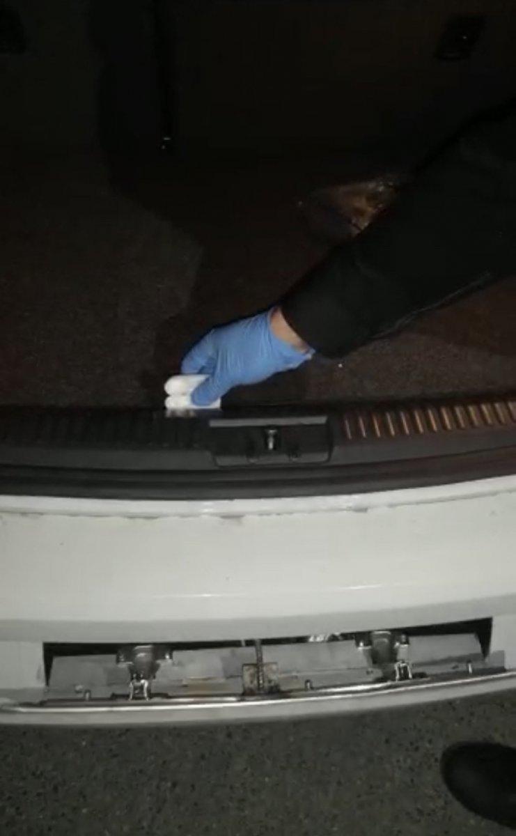 İstanbul'da aracın mıknatıslı plakalığından kokain çıktı