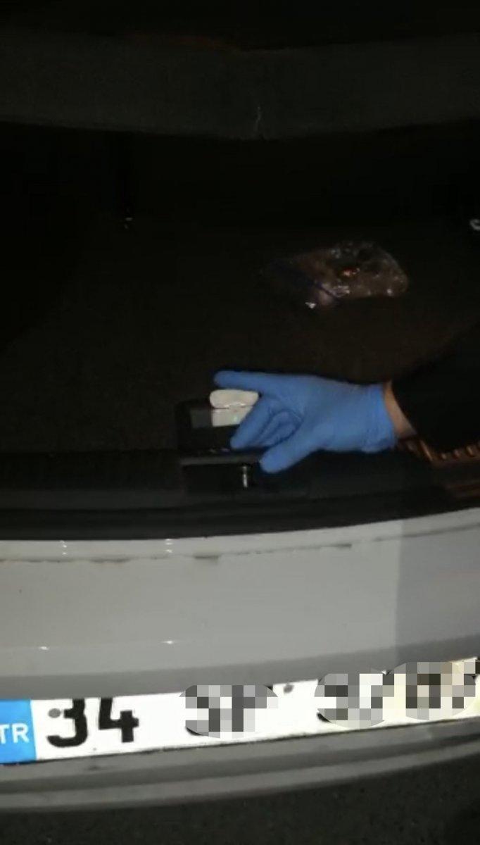 İstanbul'da aracın mıknatıslı plakalığından kokain çıktı