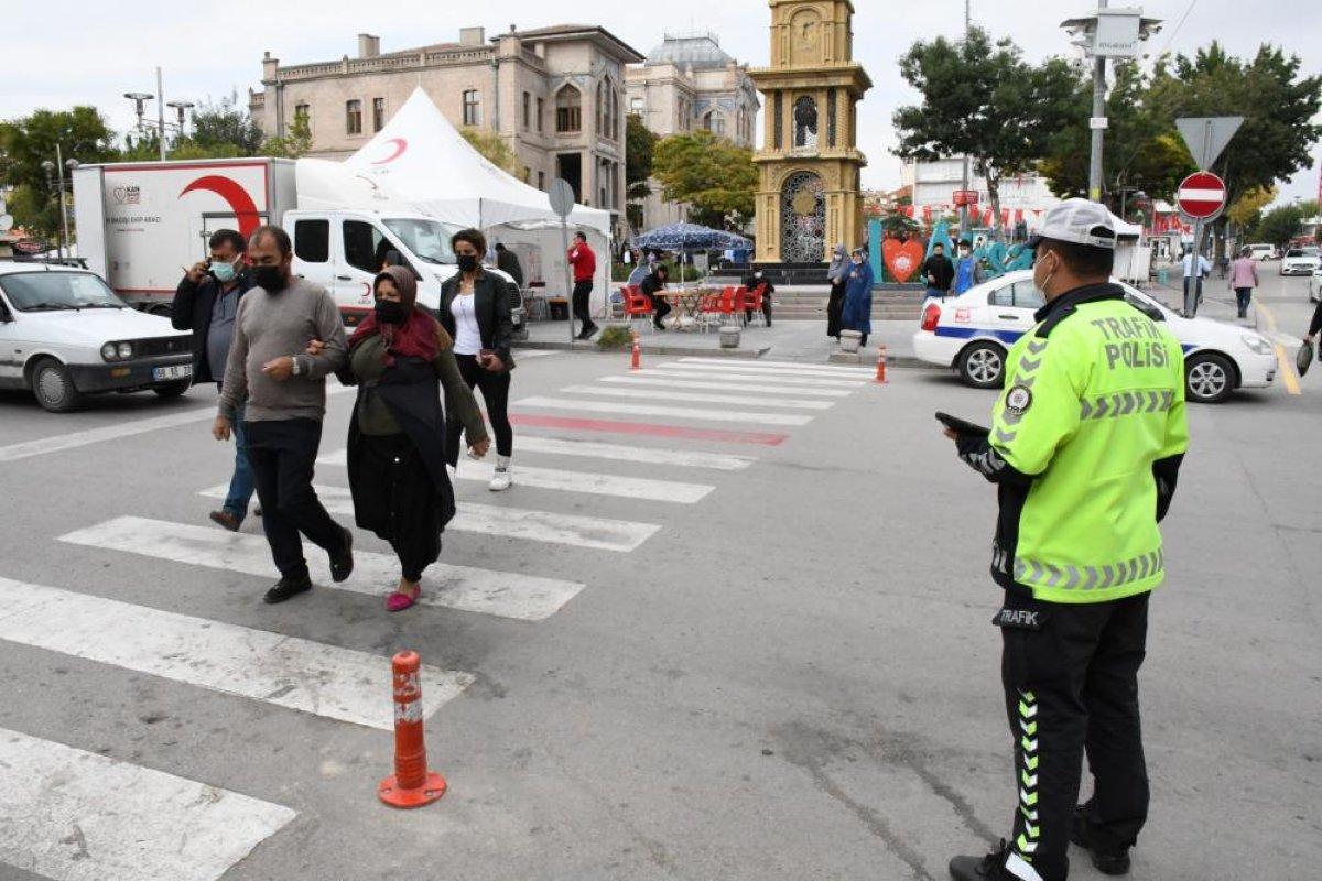 Aksaray'da yayaya yol vermeyen sürücülere ceza yağdı