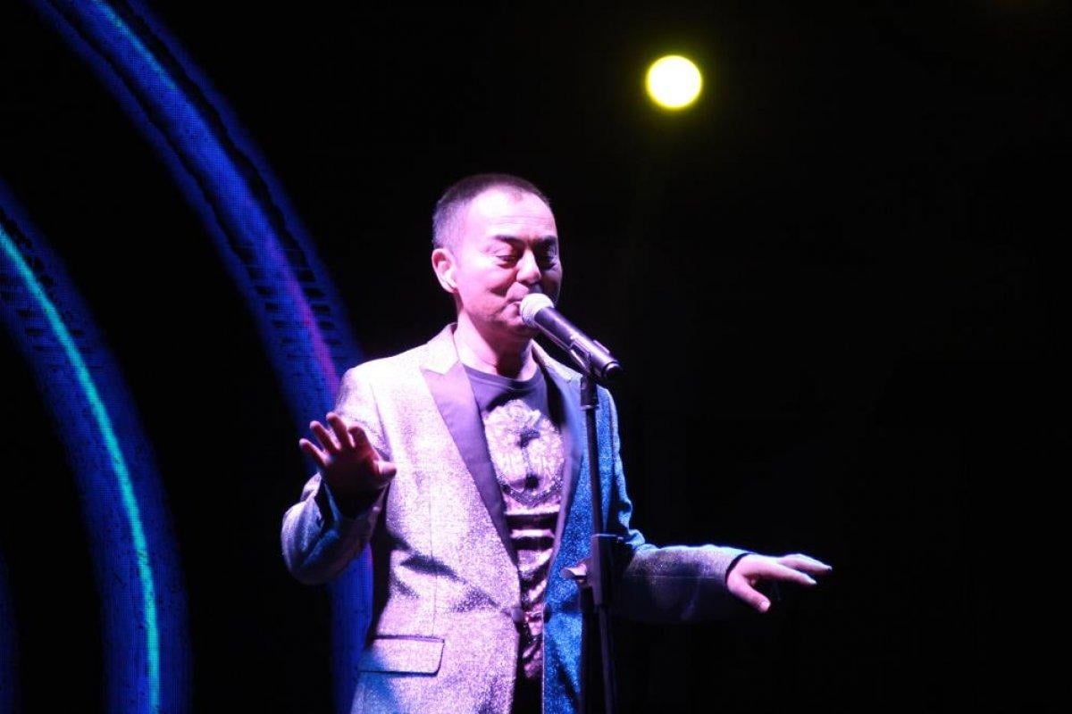 Serdar Ortaç 'İsmi lazım değil' şarkısıyla eski eşine gönderme yaptı