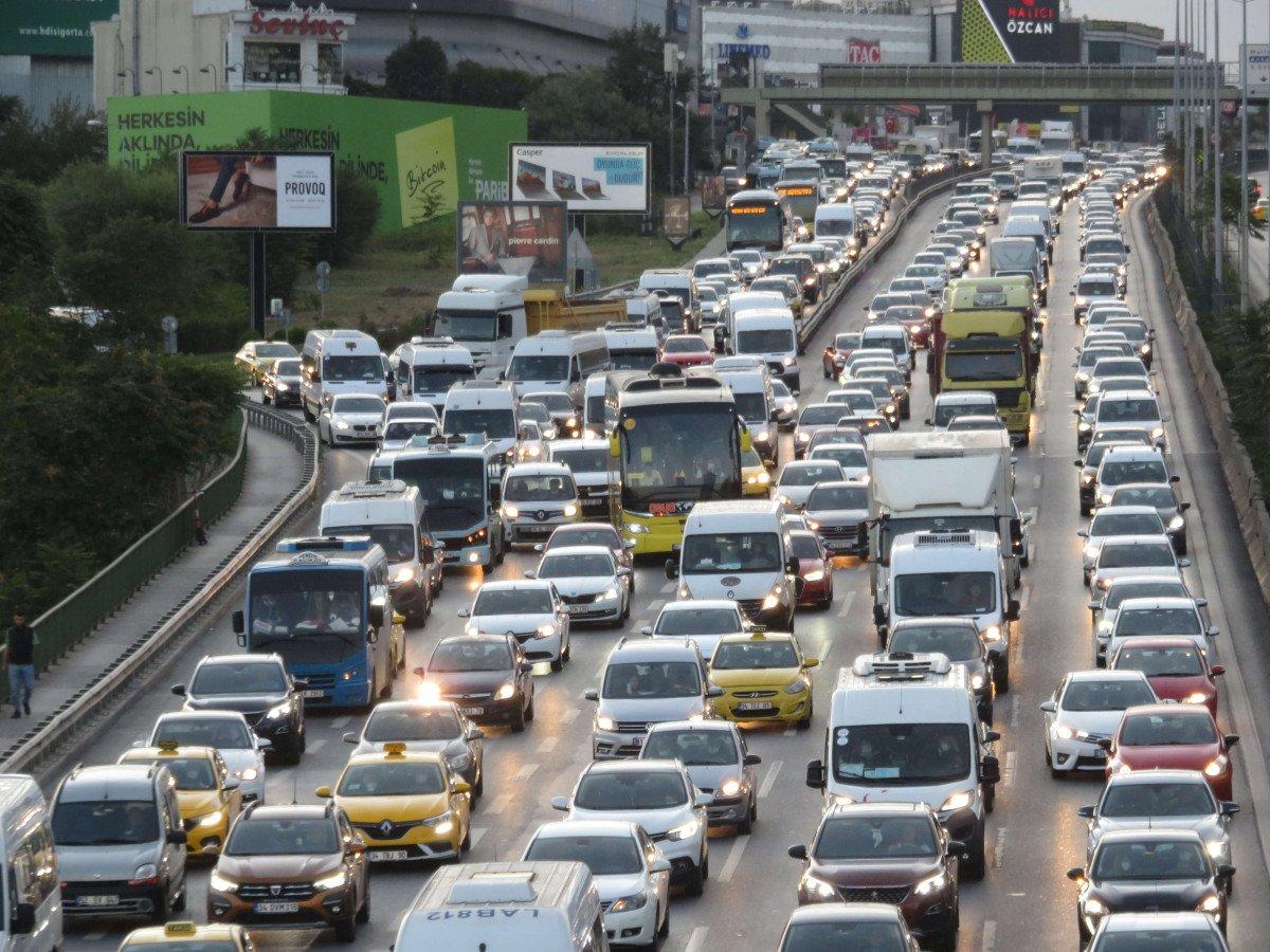 İstanbul’da haftanın ilk iş gününde trafik yoğunluğu