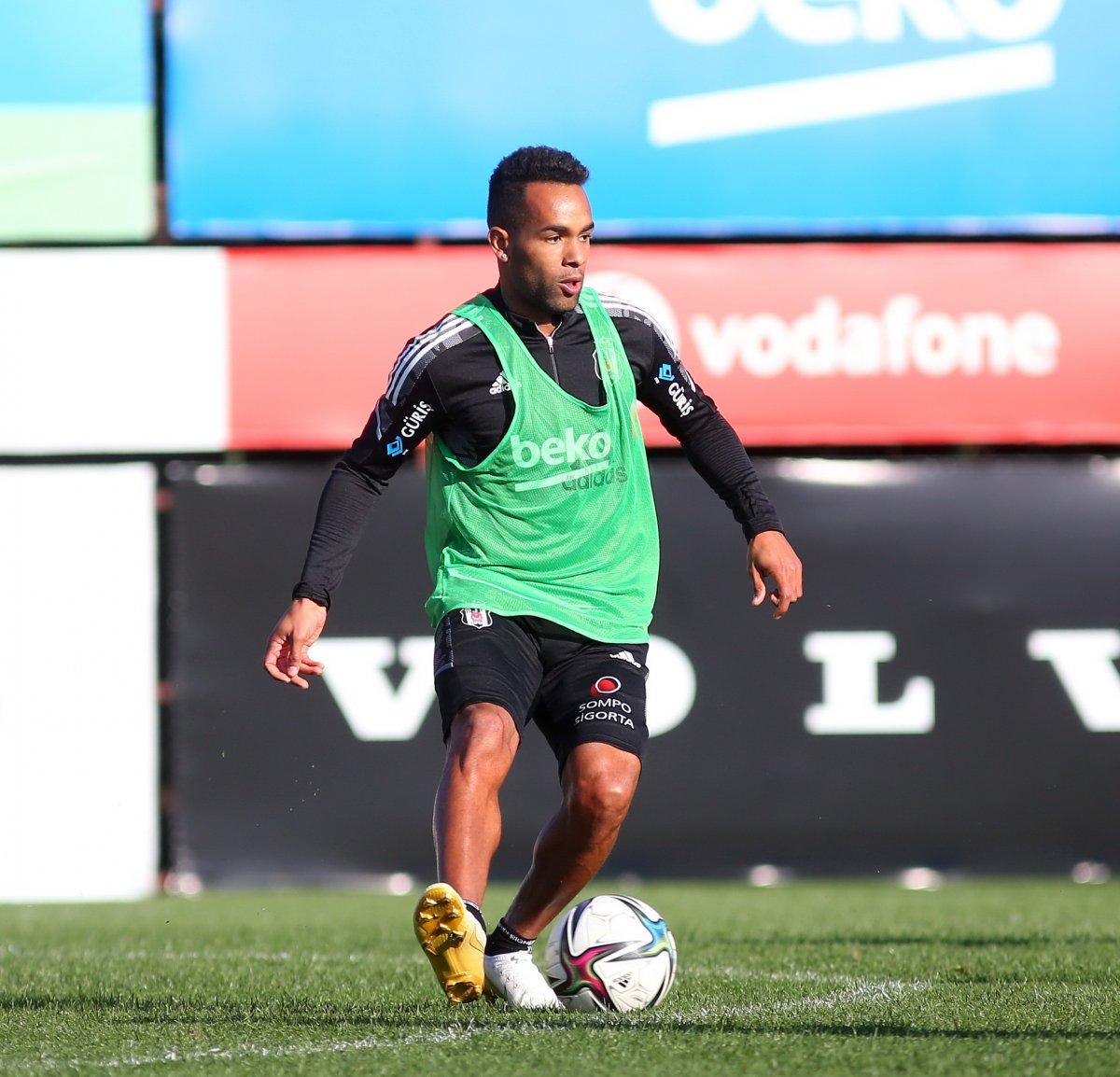 Beşiktaş'ta 3 oyuncu daha antrenmana katıldı